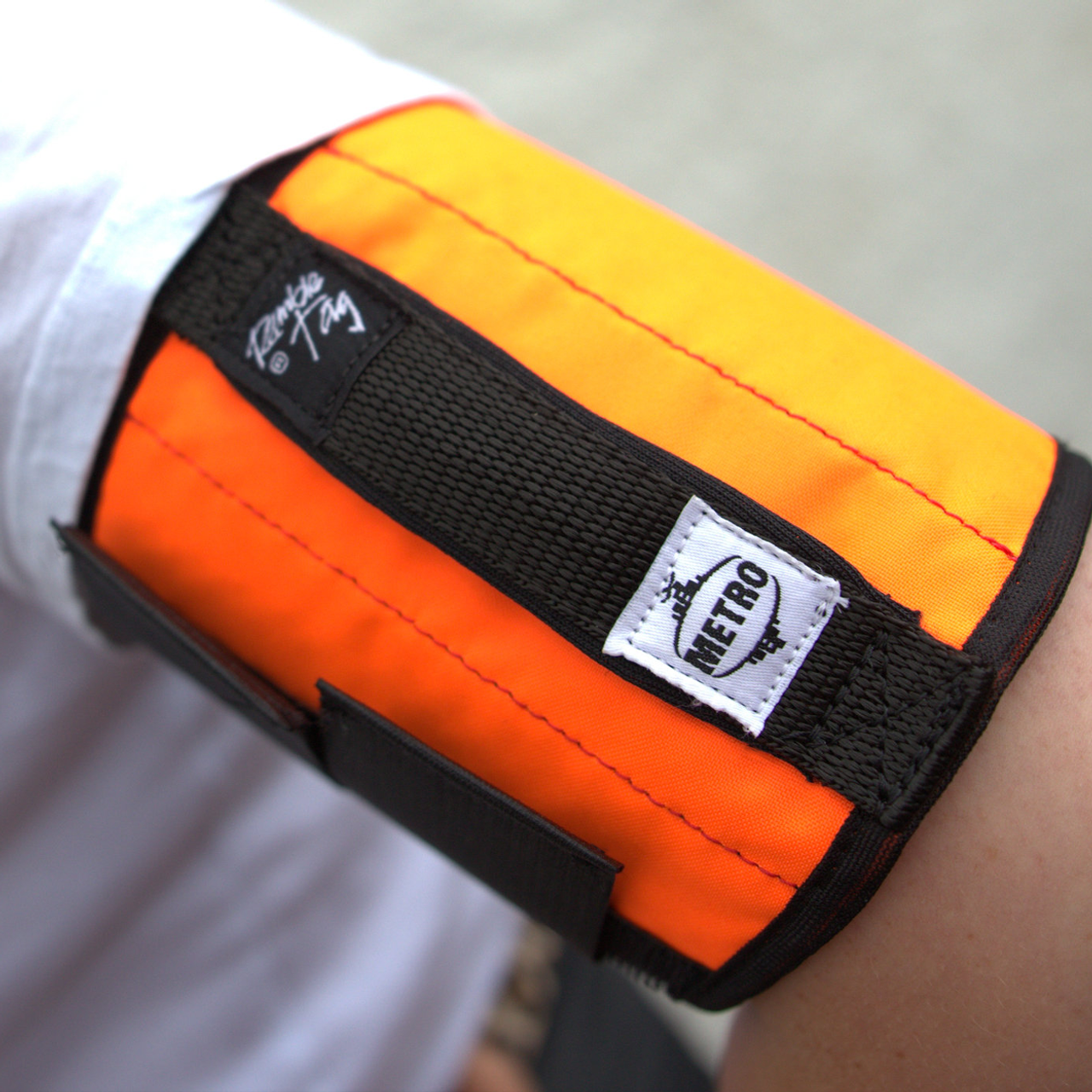 541053_ORANGE_METRO_CLOSEUP__71855