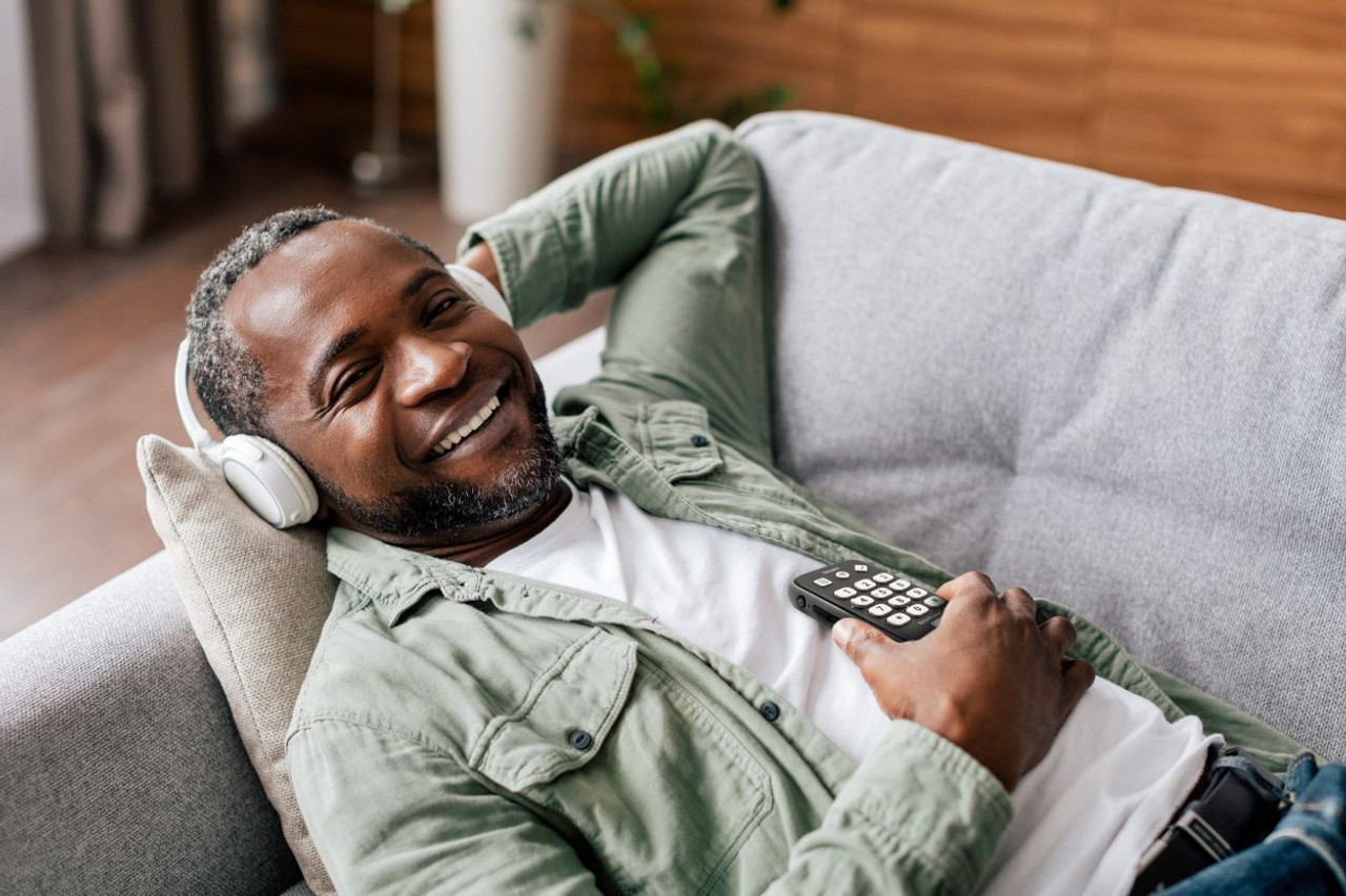 601112_V3_w_man_on_couch__52233